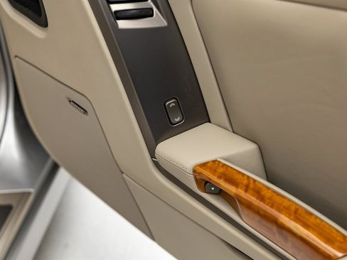 Used 2005 Cadillac XLR image 37