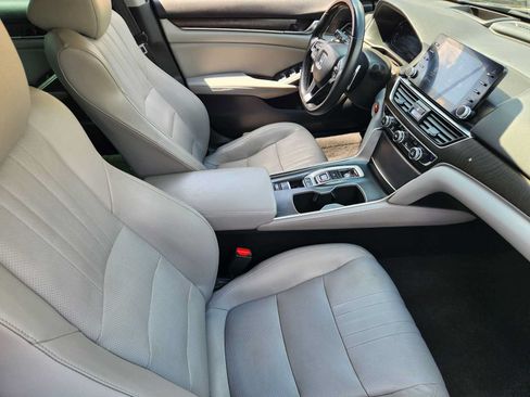 Used 2018 Honda Accord Touring image 13