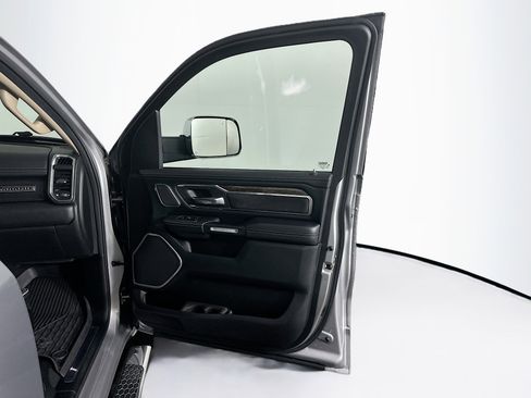 Used 2019 RAM 1500 Laramie RWD image 32