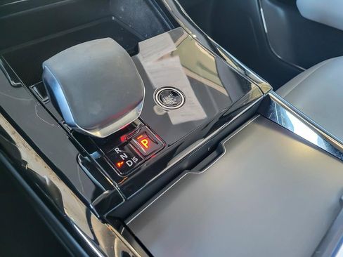 Used 2024 Land Rover Range Rover Sport SE image 16