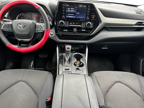 Used 2021 Toyota Highlander LE image 15