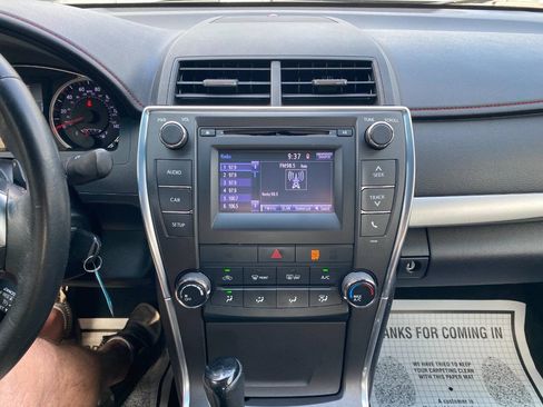 Used 2015 Toyota Camry SE FWD image 15