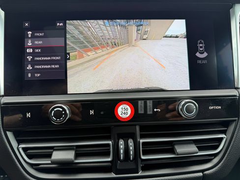 Certified 2026 Porsche Macan AWD/4WD image 28