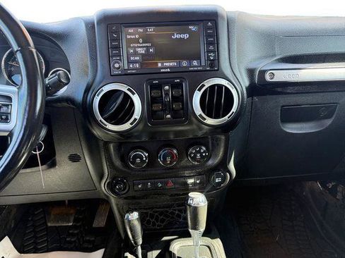 Certified 2017 Jeep Wrangler Unlimited Rubicon AWD/4WD image 11