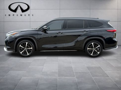 Used 2021 Toyota Highlander XSE FWD image 4