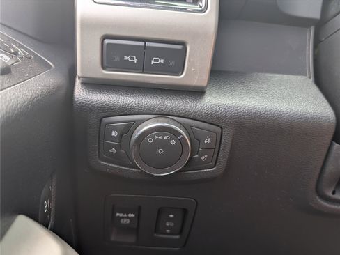Used 2019 Ford F150 Lariat w/ Equipment Group 502A Luxury AWD/4WD image 23
