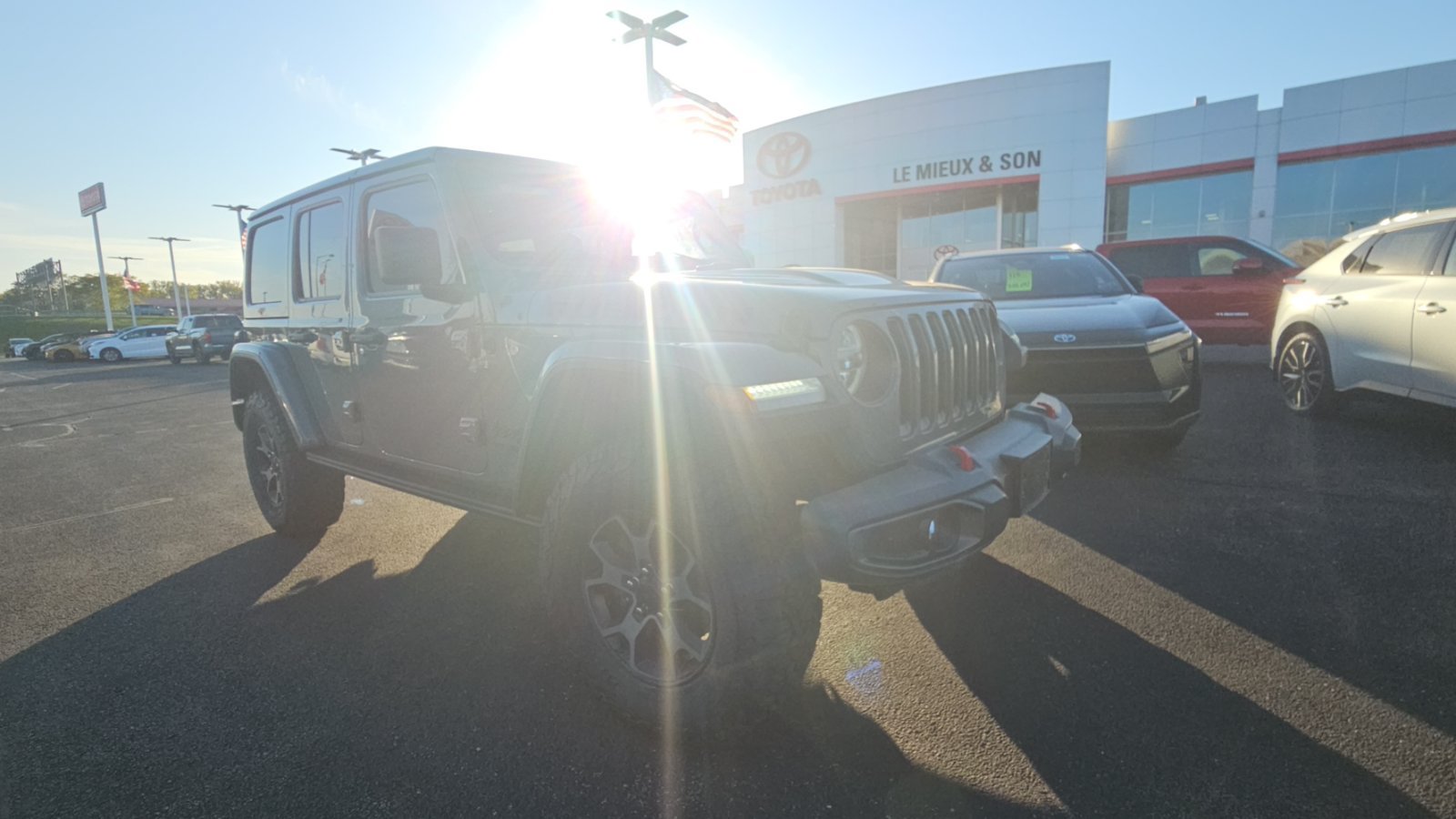 Used 2018 Jeep Wrangler Unlimited Rubicon w/ Dual Top Group AWD/4WD image 1