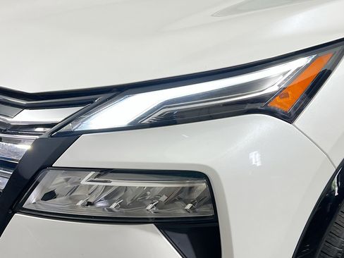 Used 2024 Nissan Rogue Platinum w/ Platinum Premium Package AWD/4WD image 11