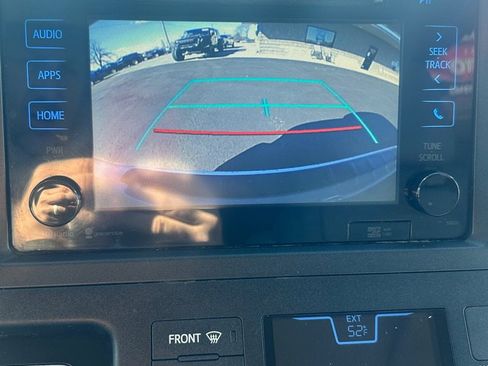 Used 2015 Toyota Sienna XLE Premium image 25