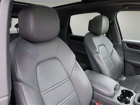 Used 2022 Porsche Cayenne E-Hybrid image 20