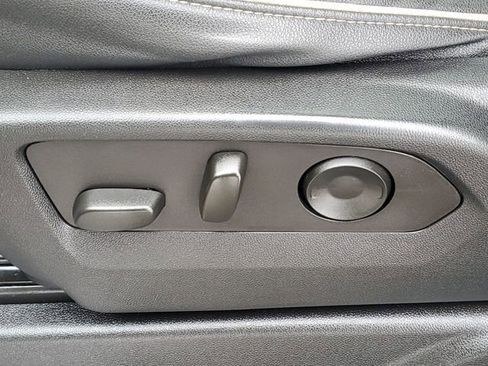 Used 2023 GMC Yukon XL SLT image 8