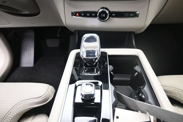 Certified 2026 Volvo XC90 B6 Ultra w/ Protection Package Premier AWD/4WD image 13