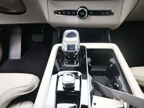 Certified 2026 Volvo XC90 B6 Ultra w/ Protection Package Premier AWD/4WD image 13