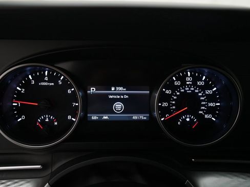 Certified 2024 Kia Carnival LX image 2