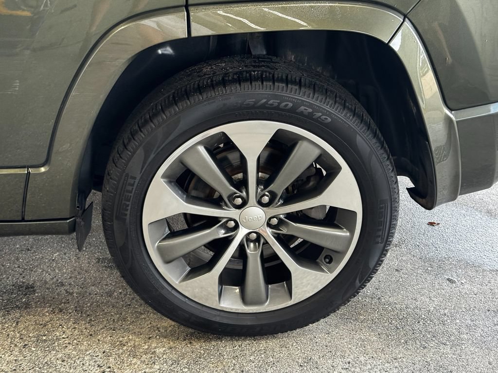 Used 2019 Jeep Cherokee Overland w/ Technology Group AWD/4WD image 27
