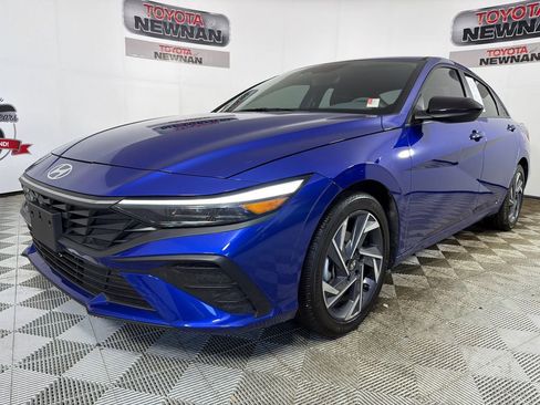Used 2025 Hyundai Elantra Sport FWD image 7