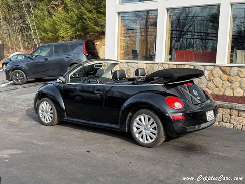 Used 2010 Volkswagen Beetle Convertible image 3