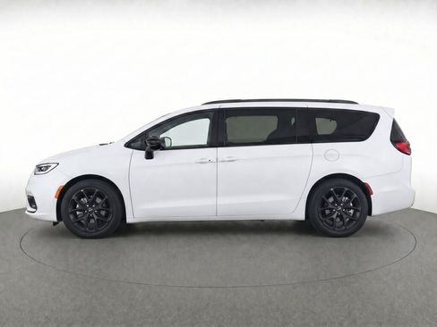 Used 2025 Chrysler Pacifica Limited FWD image 6