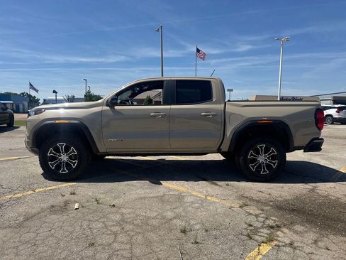 Used 2024 GMC Canyon AT4 AWD/4WD image 3