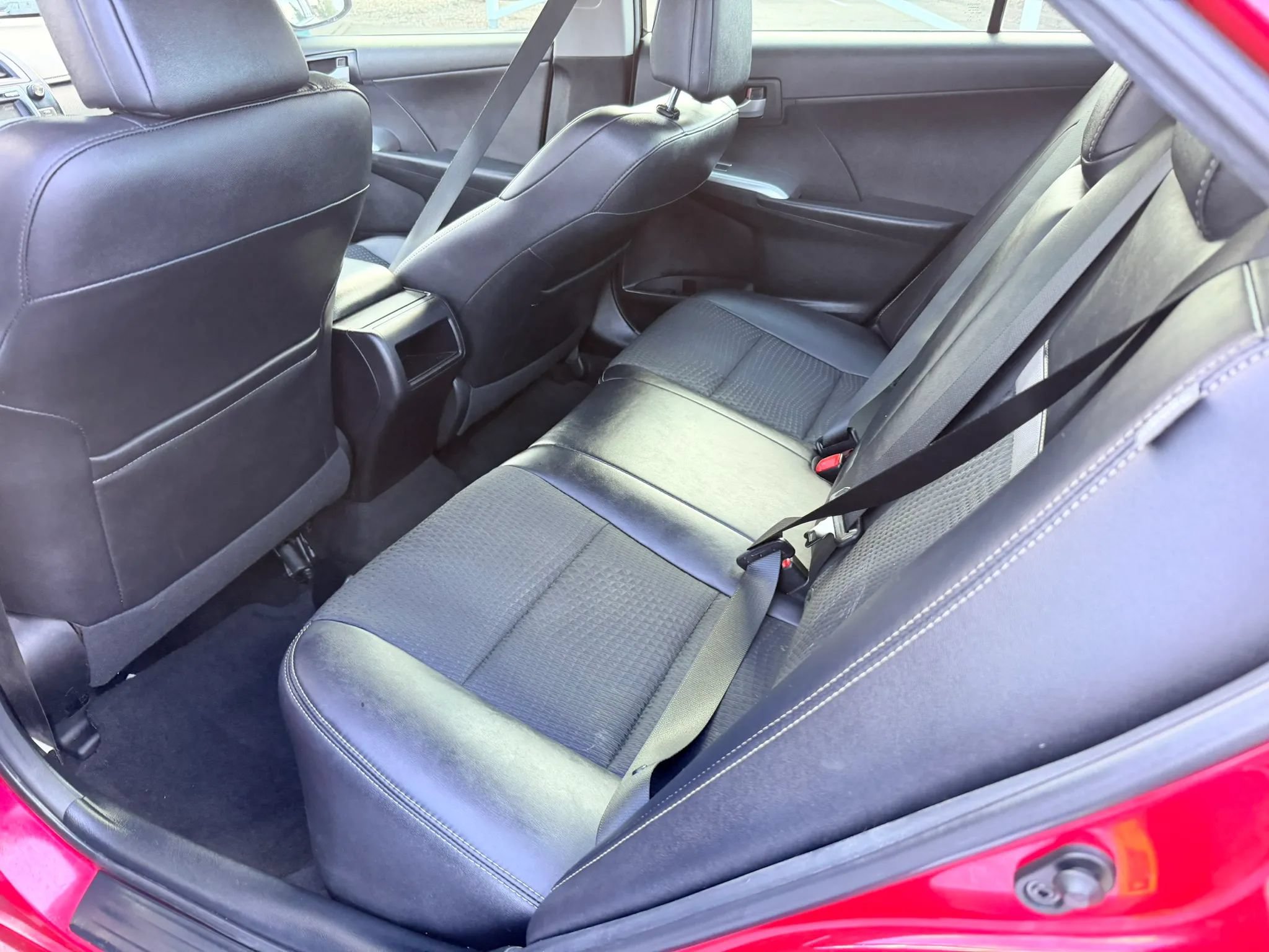 Used 2014 Toyota Camry SE w/ Moonroof Package FWD image 10
