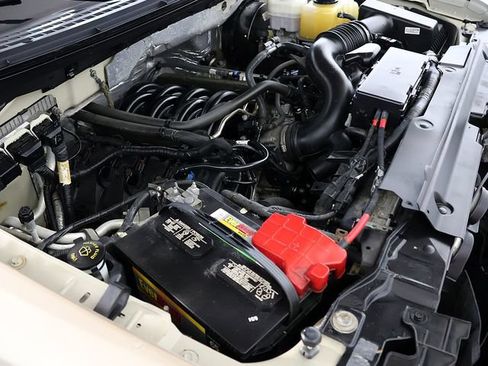 Used 2013 Ford F150 XLT w/ Mid Equipment Group RWD image 32