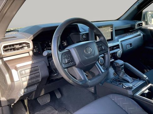 Certified 2025 Toyota Tacoma SR5 AWD/4WD image 17