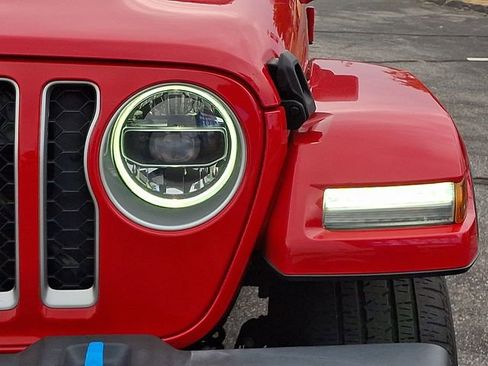 Used 2022 Jeep Wrangler Unlimited Sahara w/ Cold Weather Group AWD/4WD image 9