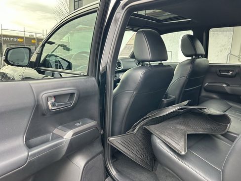 Certified 2021 Toyota Tacoma TRD Off-Road w/ TRD Premium Off Road Package image 11