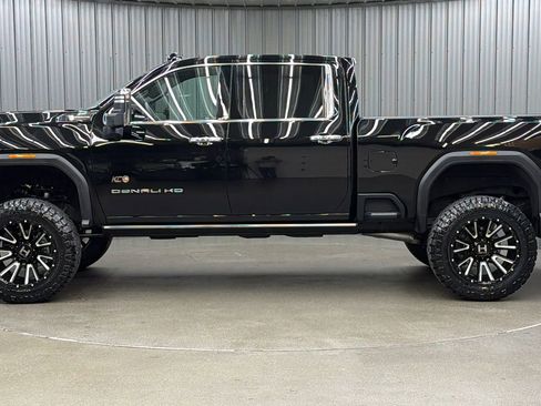 Used 2025 GMC Sierra 2500 Denali Ultimate image 2