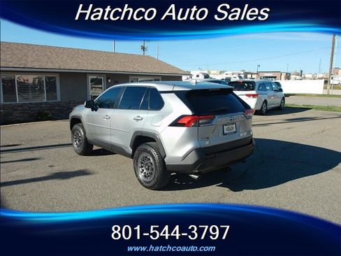 Used 2022 Toyota RAV4 LE image 3