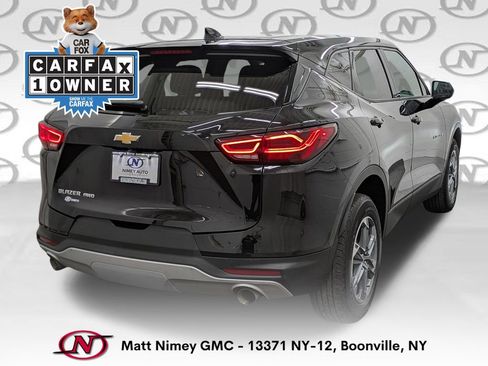 Used 2025 Chevrolet Blazer LT AWD/4WD image 2