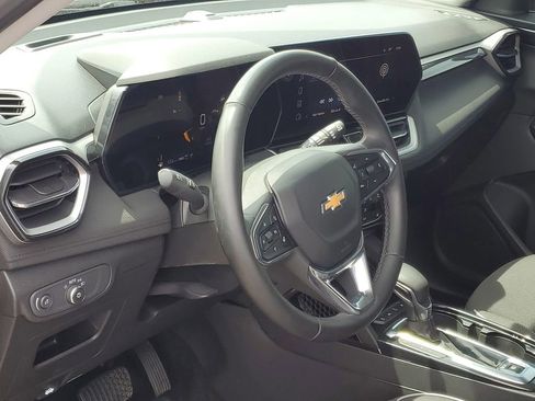Used 2025 Chevrolet TrailBlazer LT w/ Convenience Package AWD/4WD image 9