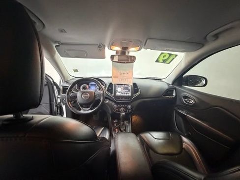 Used 2019 Jeep Cherokee Trailhawk w/ Cold Weather Group AWD/4WD image 18
