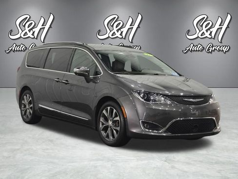Used 2017 Chrysler Pacifica Limited FWD image 2