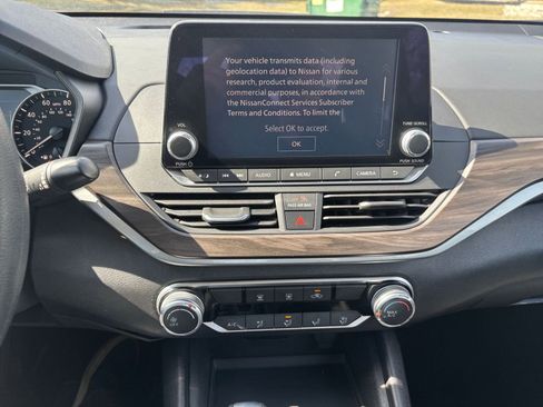 Used 2025 Nissan Altima 2.5 SV image 17