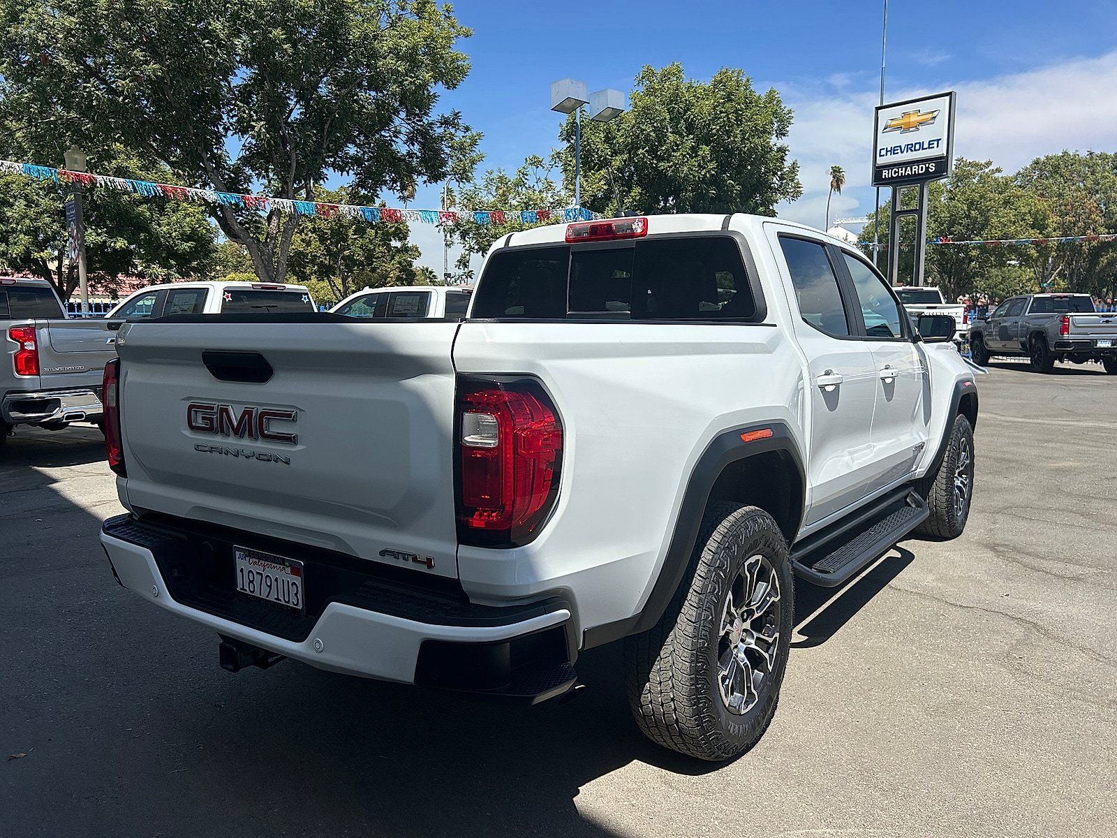 Used 2023 GMC Canyon AT4 w/ AT4 Premium Package AWD/4WD image 3