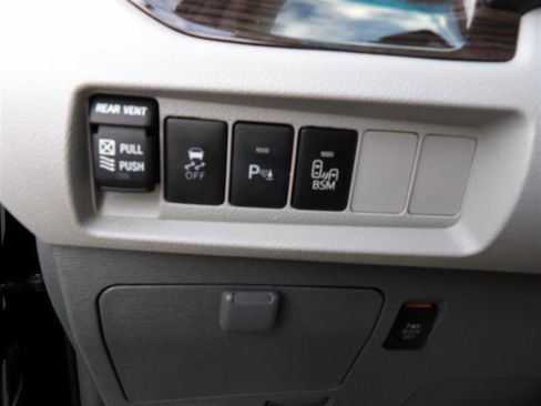 Used 2017 Toyota Sienna XLE image 22