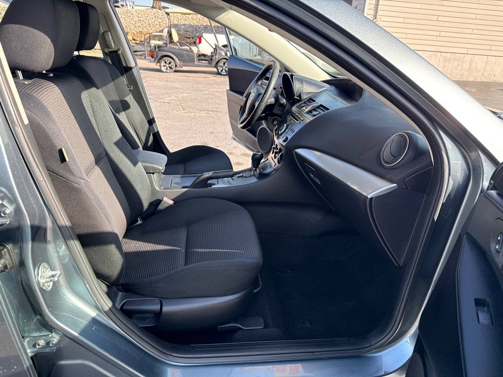 Used 2013 MAZDA MAZDA3 i Sport FWD image 12