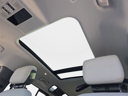 New 2026 Land Rover Defender 110 S image 31