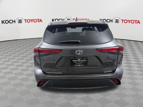 Used 2022 Toyota Highlander LE AWD/4WD image 7