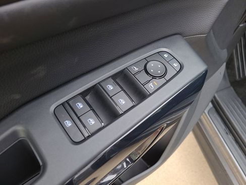 Certified 2025 Nissan Pathfinder SV w/ SV Premium Package FWD image 18