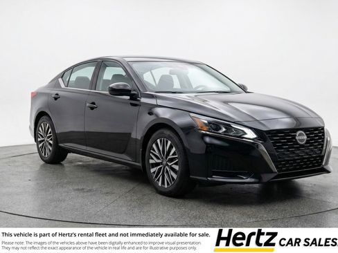 Used 2025 Nissan Altima 2.5 SV image 1