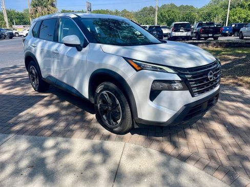 Used 2025 Nissan Rogue SV AWD/4WD image 7