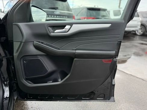 Used 2024 Ford Escape Platinum image 17