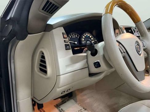 Used 2005 Cadillac XLR RWD image 35
