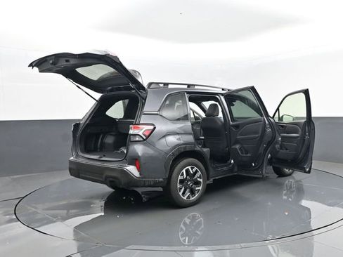 Used 2025 Subaru Forester Premium image 30