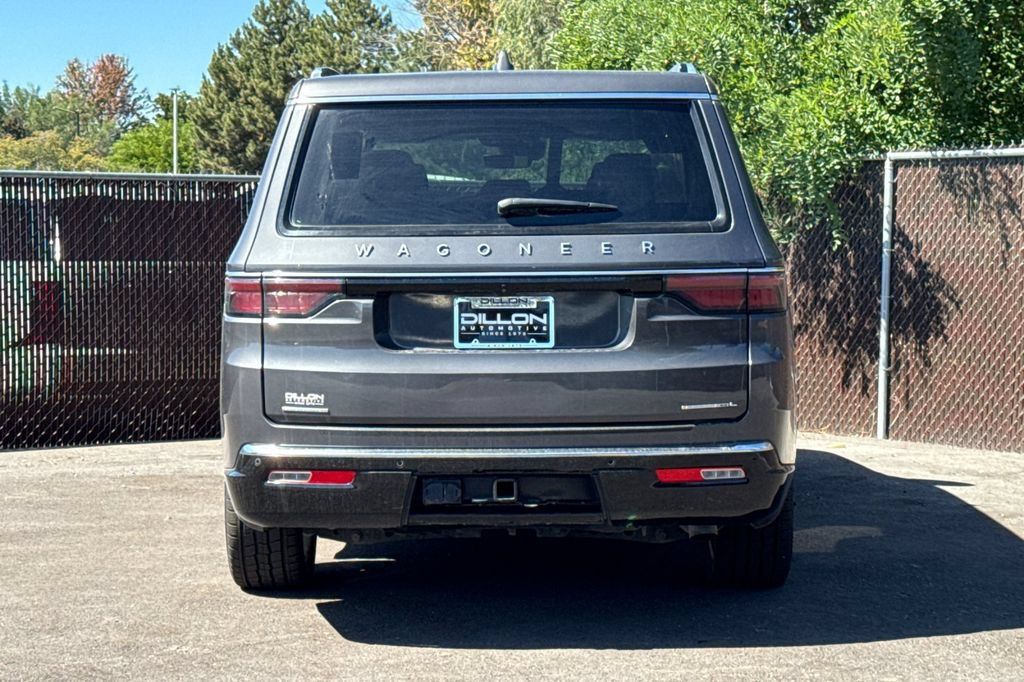 Used 2023 Jeep Wagoneer L Series III w/ Premium Group I AWD/4WD image 8