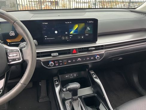Used 2024 Kia Sorento S w/ Panoramic Sunroof Package image 16