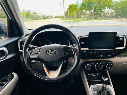 Used 2022 Hyundai Venue SEL FWD image 13