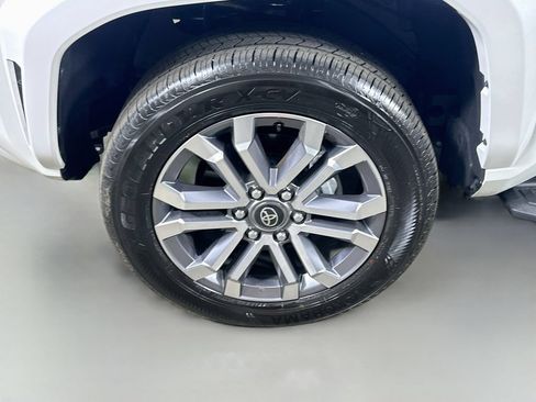 Used 2025 Toyota 4Runner Limited AWD/4WD image 8